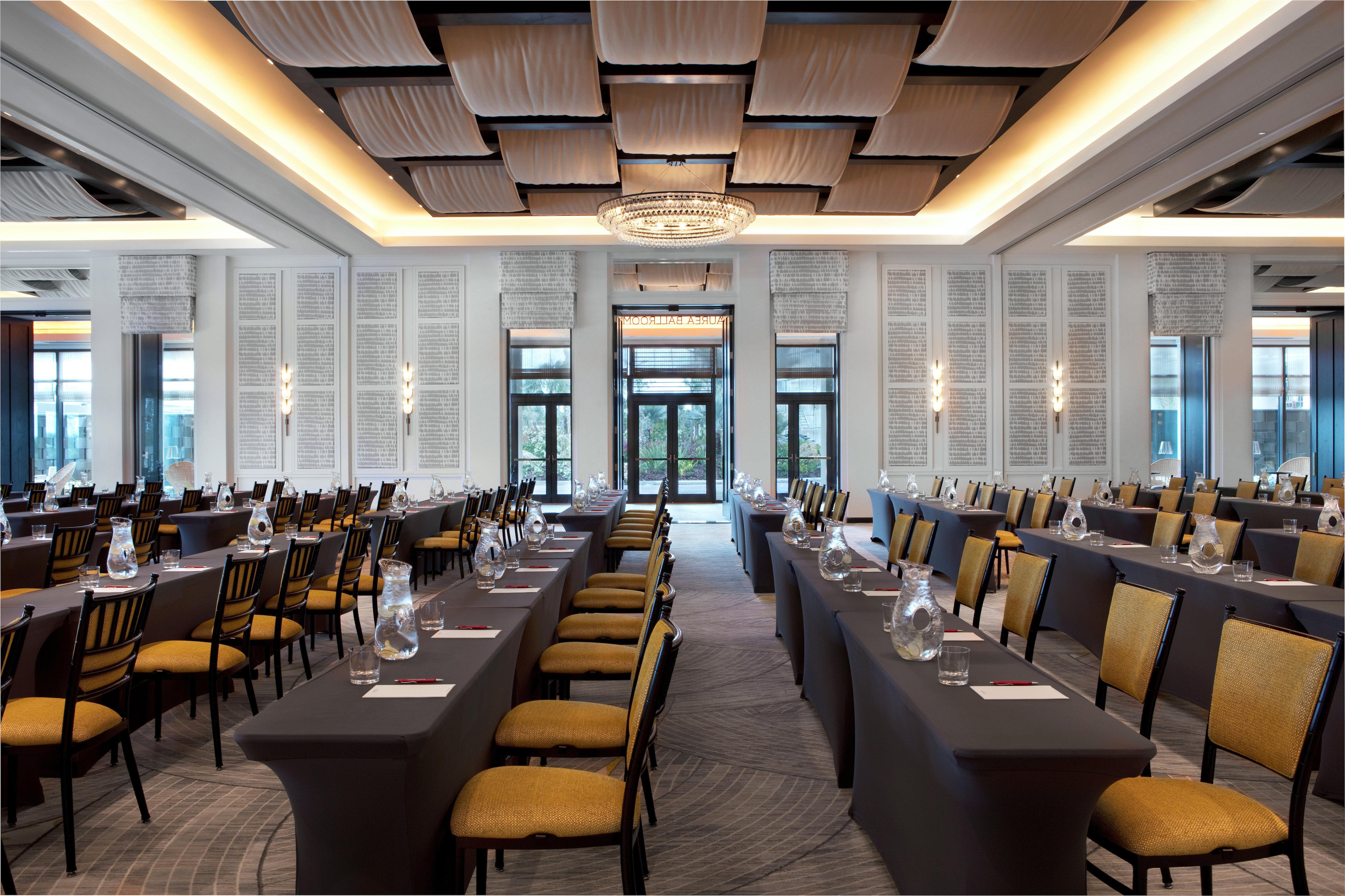 Kimpton Seafire Resort + Spa By Ihg West Bay Dış mekan fotoğraf