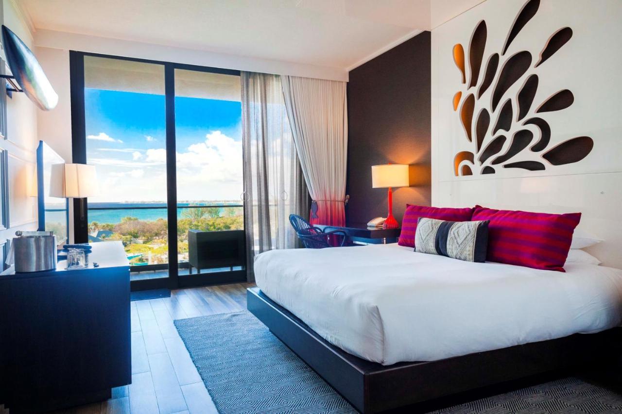 Kimpton Seafire Resort + Spa By Ihg West Bay Dış mekan fotoğraf